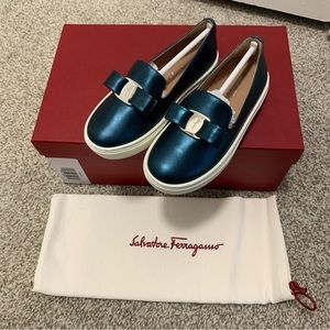 Salvatore Ferragamo kid's Novello Metallic Leather slip on shoes Size 11 us